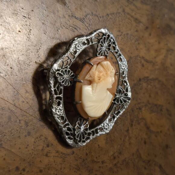 Vintage Cameo Brooch - Picture 3 of 9